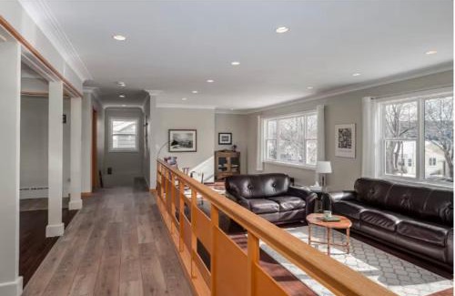 Waterford Valley House | Timeless 3br Mid-century Modern St Johns Gem