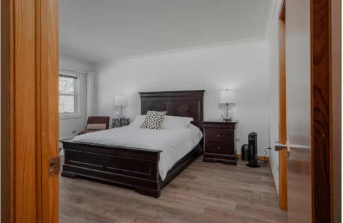 Waterford Valley House | Timeless 3br Mid-century Modern St Johns Gem