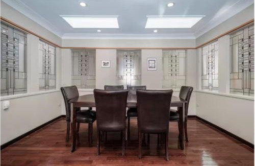 Waterford Valley House | Timeless 3br Mid-century Modern St Johns Gem