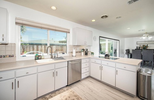 Loma Linda House | Timeless 4BR Oasis: Poolside Relaxation and Jacuzzi Comfort House in Loma Linda