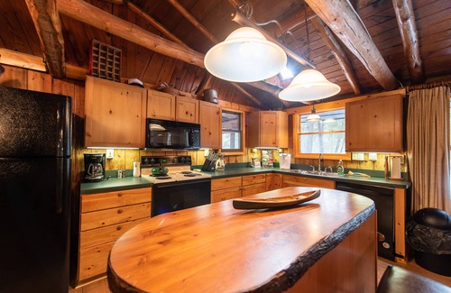 Grayling Cabin | ♣ Timeless Charm 3BDR Whirlpool River Lodge
