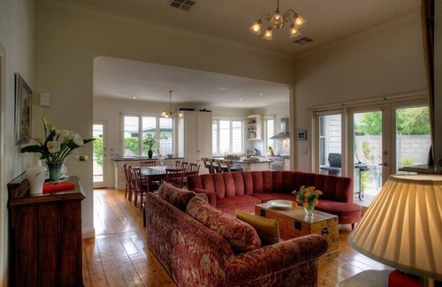 Point Lonsdale House | Timeless Charm Meets Modern Comfort: Your Victorian Retreat