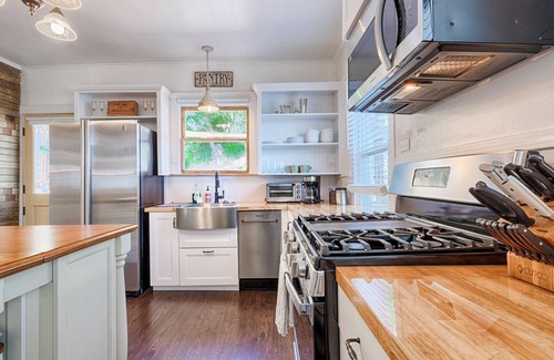 Fetters Hot Springs-Agua Caliente House | Timeless Charm, Modern Comfort close to everything