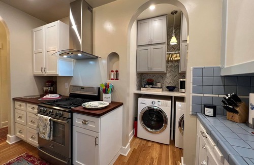 Sam Hughes House | Timeless Elegance ~ 1920's Sam Hughes Casita Mariposa ~ Walk to UA! Parking