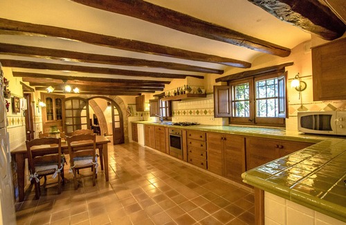 Santa Oliva Villa | Timeless Elegance near Barcelona, 14 min to beach