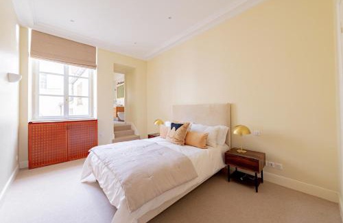 Quartier de la Monnaie Apartment | Timeless Elegance in Paris