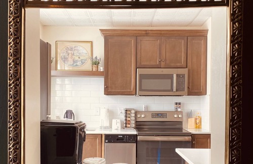 Springfield House | Timeless Elegance | Walk to Capitol & Attractions | Historic Luxury