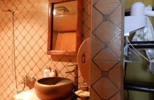 Shangri-La House | Timeless Inn