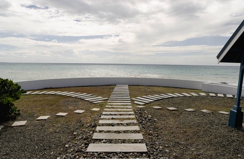Gordon Town Villa | Timeless - Lovely beach cottage. Private pool, ocean view, beach access. R &R !