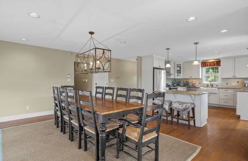 Burgettstown House | Timeless Renovated Pre-Civil War Guest House