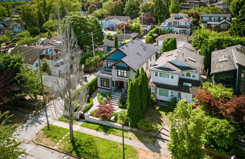 Dunbar House | Timeless Retreat Close to Central Vancouvern