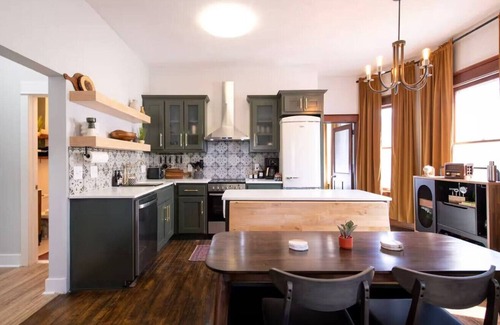 Little Italy Apartment | Timeless Stay Walk2 downtown fun
