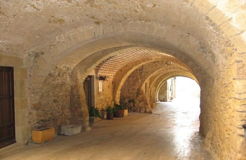 Peratallada Villa | Timeless stone villa with private pool and garden in Peratallada - near the sea.