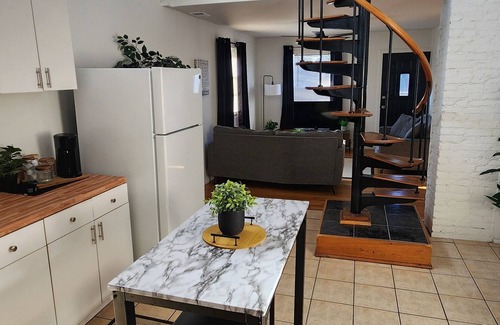 Tremont Apartment | Timeless Tremont-2 Bdrm near Downtown Cle