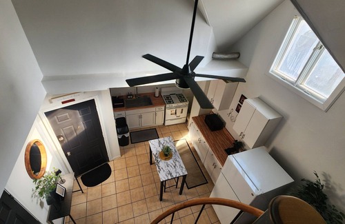 Tremont Apartment | Timeless Tremont-2 Bdrm near Downtown Cle