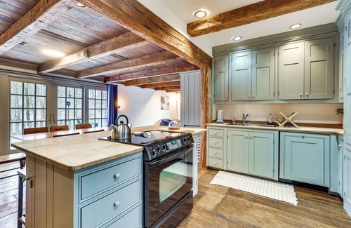 Dundee House | Timeless Winesburg Farmhouse w/Deck