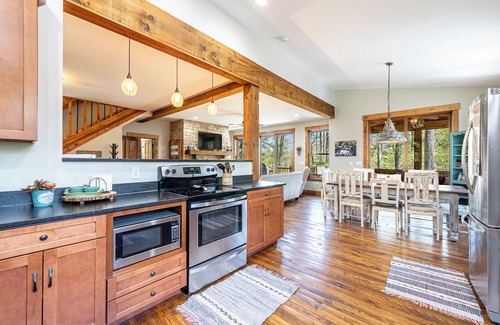 Oakland Ski Chalet | Timroc II, FIVE STAR REVIEWS! LAKE ACCESS, GREAT SWIMMING, PRIVATE 2 ACRES!