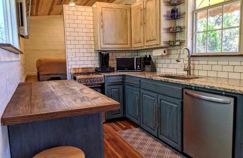 Pipe Creek House | Tiny House with Amazing Views and Private Hiking Trails in Hill Country, Texas