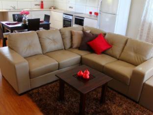 Barrine Bed & Breakfast | Tinaroo Sunset Retreat
