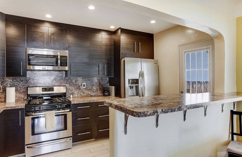 Raynolds Addition House | Tingly Beach Hide-A-Way, Trails, Coffee Shops, Brew Pubs, Night Entertainment