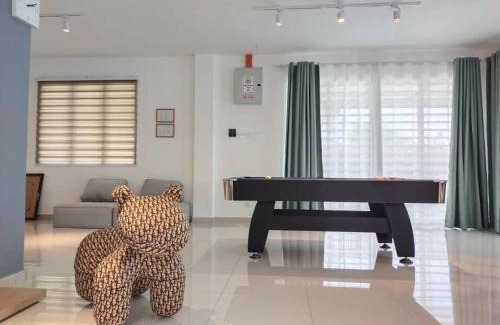 Pasir Pinji House | Tints of Green Pool Bungalow-6 Bedroom-Karaoke-BBQ