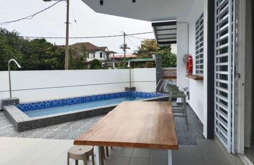 Pasir Pinji House | Tints of Green Pool Bungalow-6 Bedroom-Karaoke-BBQ