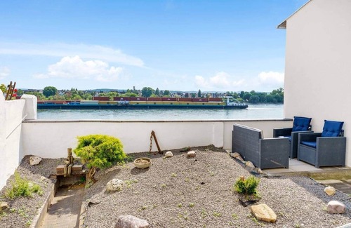 Neuwied Apartment | Tiny apartment with spacious terrace on the Rhine
