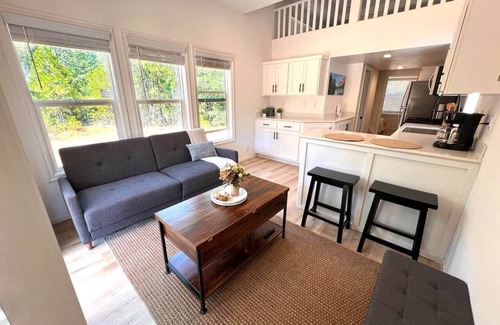Groveland House | Tiny Blanca at Yosemite gateway