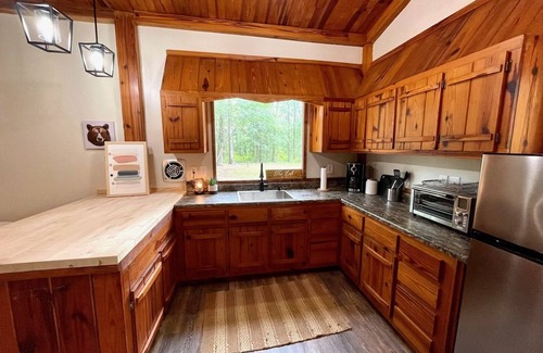Live Oak Cottage | Tiny Cabin for Two: Fire Pit & Stargazing Nights