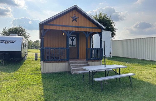 Fort Worth Cabin | Tiny cabin near downtown Fort Worth