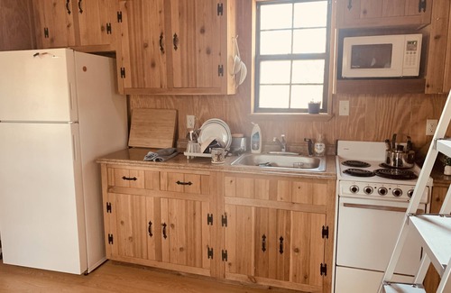 Johnson City Apartment | Tiny cabin near Pedernales Falls