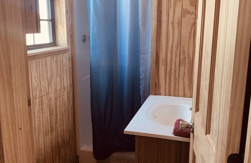 Johnson City Apartment | Tiny cabin near Pedernales Falls