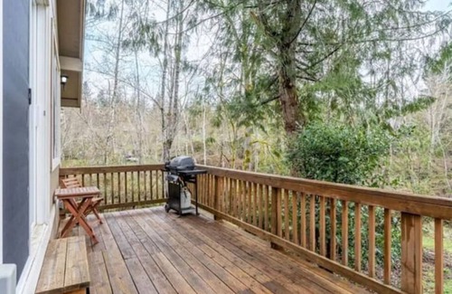 Lakebay Cabin | Tiny cabin on hideaway island in Washington!