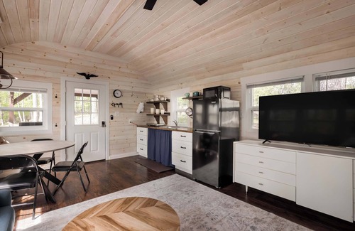 Great Cacapon Apartment | Tiny Cabin w Fire Pit Game Room and Dog Friendly