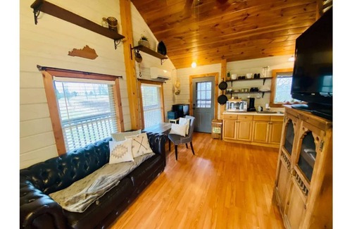 Turners Station Cabin | Tiny Cabin where you can enjoy wildlife, sounds of nature and Relaxation!