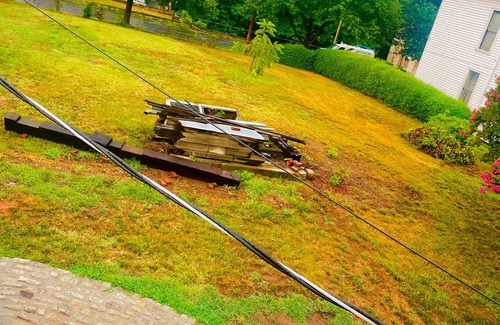 Lynchburg House | Tiny Carriage House downtown: Big yard, HUGE character.