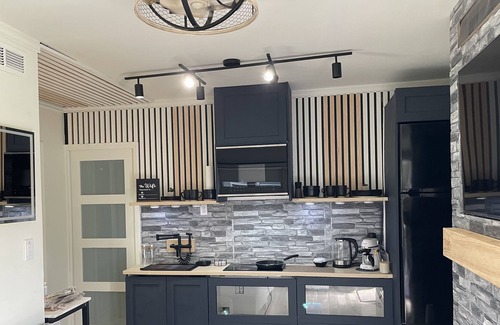 Orlando Apartment | Tiny Charm Right Below Your Flight Path - 8PM-11AM