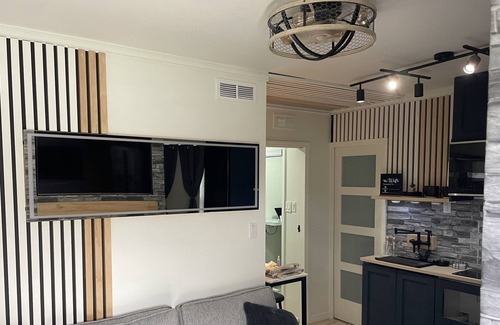 Orlando Apartment | Tiny Charm Right Below Your Flight Path - 8PM-11AM