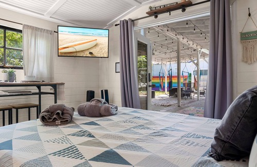 College Park House | Tiny Cottage - 3 MI to Downtown w/Grill & Hammocks