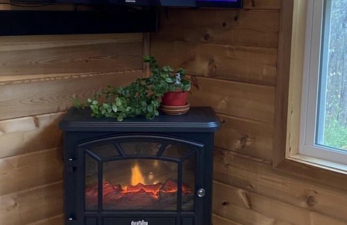 Carbon Hill Cottage | Tiny cozy Cottage in Hocking Hills Ohio Area