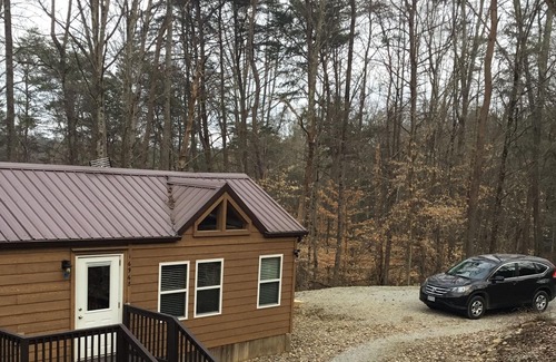 Carbon Hill Cottage | Tiny cozy Cottage in Hocking Hills Ohio Area