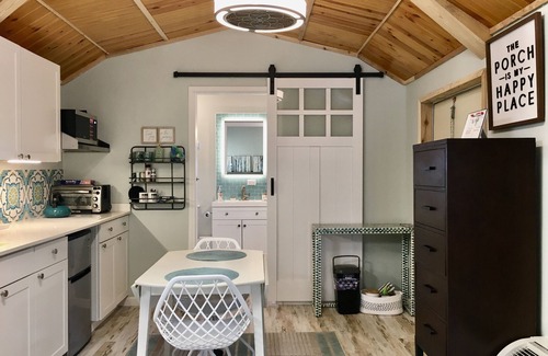 Foley House | Tiny for Two + Pet - Near BEACH, SPORTS COMPLEX, OWA, TANGER
