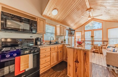Woodland Park House | Tiny Haven | Spacious Feel, BBQ & Peak Views
