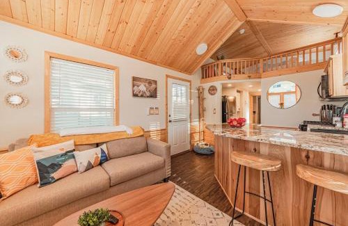 Woodland Park Apartment | Tiny Haven Spacious Feel, BBQ & Peak Views