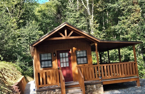 Bryson City Cabin | Tiny Hideaway Cabin mins. from Downtown Bryson City and Deep Creek National Park