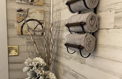 Myrtle Grove Cottage | Tiny Hideaway Cottage - cozy, private and pet friendly