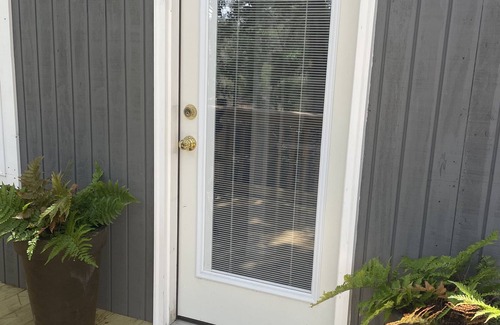 Myrtle Grove Cottage | Tiny Hideaway Cottage - cozy, private and pet friendly