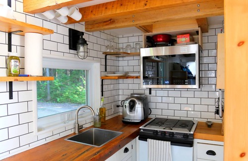 Saint-Simon Ski Chalet | Tiny House, Entre mer et Montagne with hot tube and acces St-Laurence river