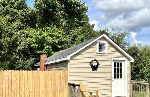 Fairfield Cottage | Tiny Home all to yourself 1hr from OBX