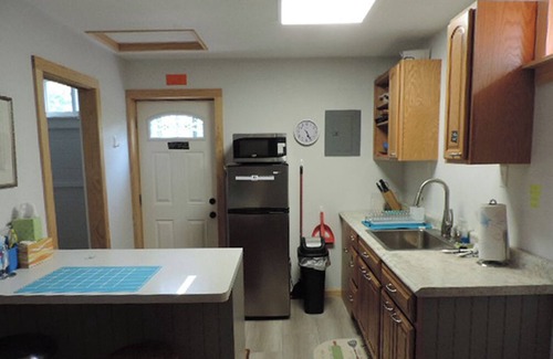 Niantic House | Tiny Home Between Decatur & Springfield 1 mile north of I-72